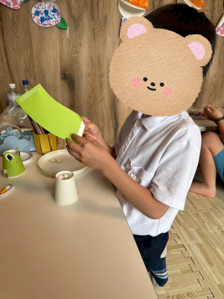 【北堀江】放デイ：公文📖　かえる🐸制作