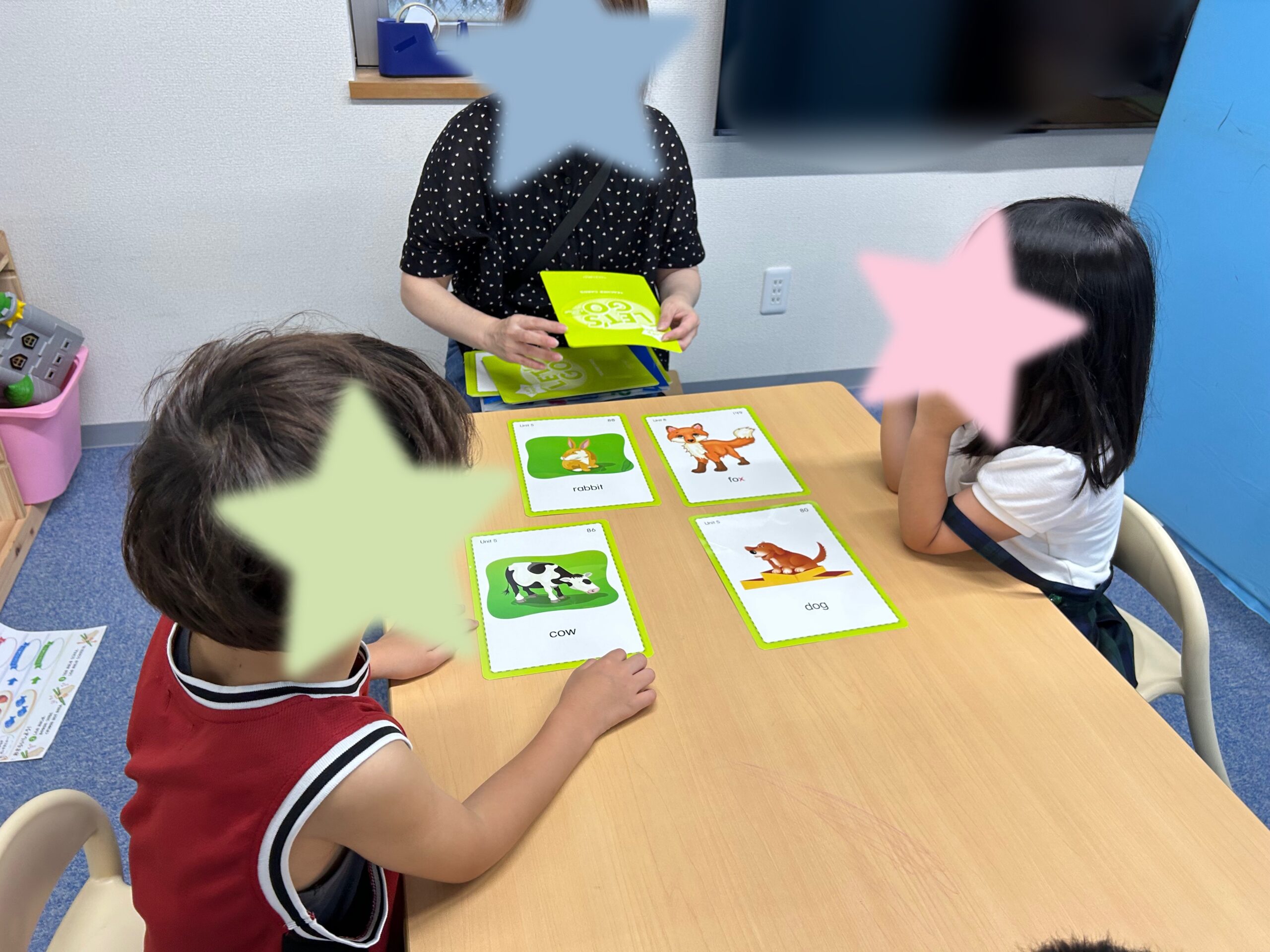 【ハッピープラス南堀江】英語🔤Five little fishes swimming in the sea🐟