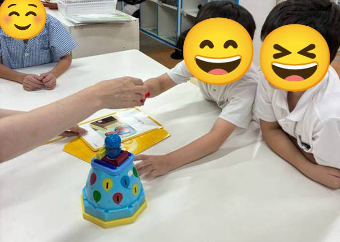 【南堀江】放デイ　英語　S/he is a （職業名).に親しむ